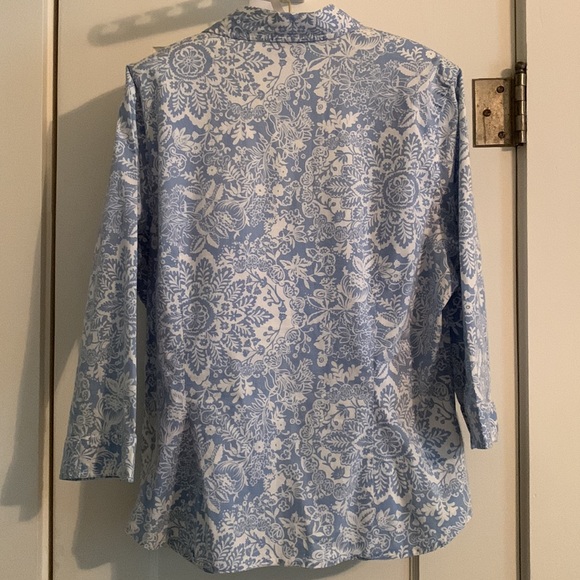 Talbots Button down Blouse is So pretty, 3/4 sleeves, stretch fabric, my fave! - Picture 2 of 8